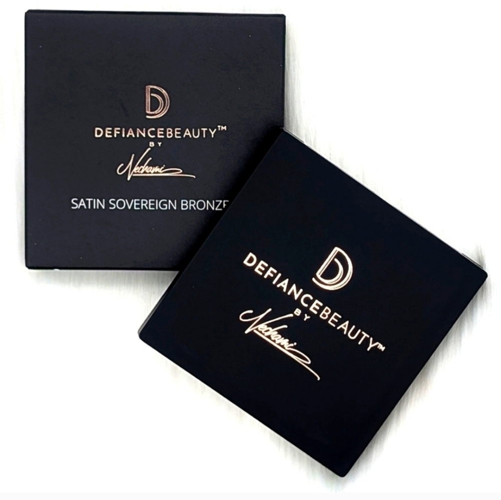 DEFIANCE BEAUTY Satin Sovereign Bronzerin Color:Immortal Envy NEW IN BOX - Picture 2 of 5
